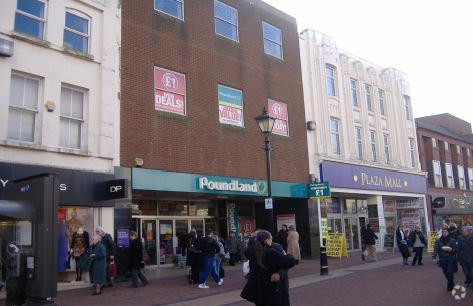 32 High St, Dudley to rent - Building Photo - Image 2 of 3