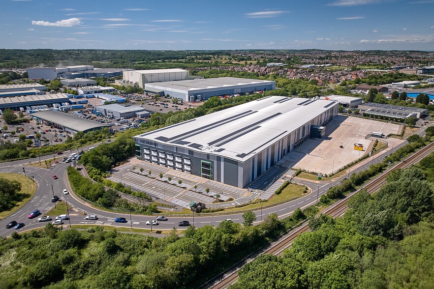 St Georges Way, Nuneaton to rent - Aerial - Image 1 of 8