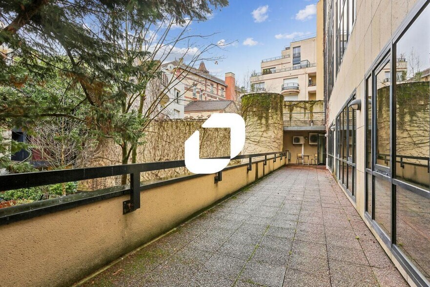 Office in Issy-les-Moulineaux to rent - Building Photo - Image 3 of 11
