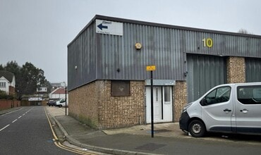 Derby Rd, Hounslow to rent Building Photo- Image 1 of 1