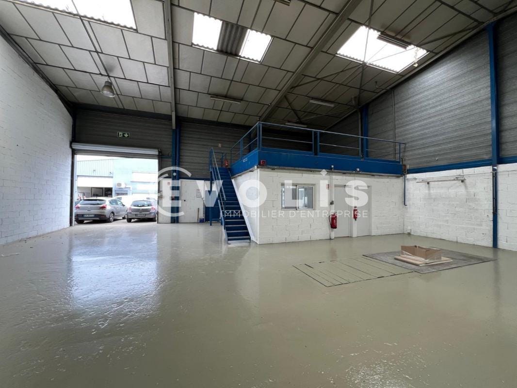 Light Industrial in Chassieu to rent Interior Photo- Image 1 of 7