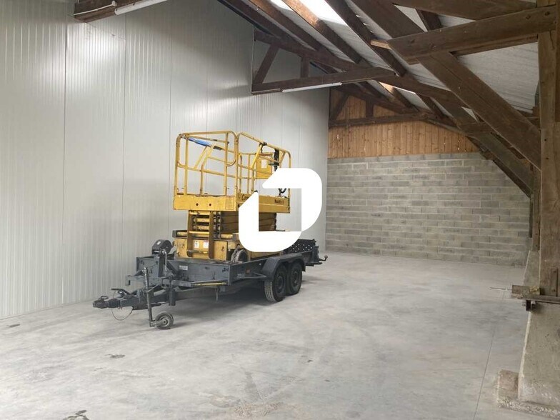Light Industrial in Livilliers to rent - Interior Photo - Image 3 of 11