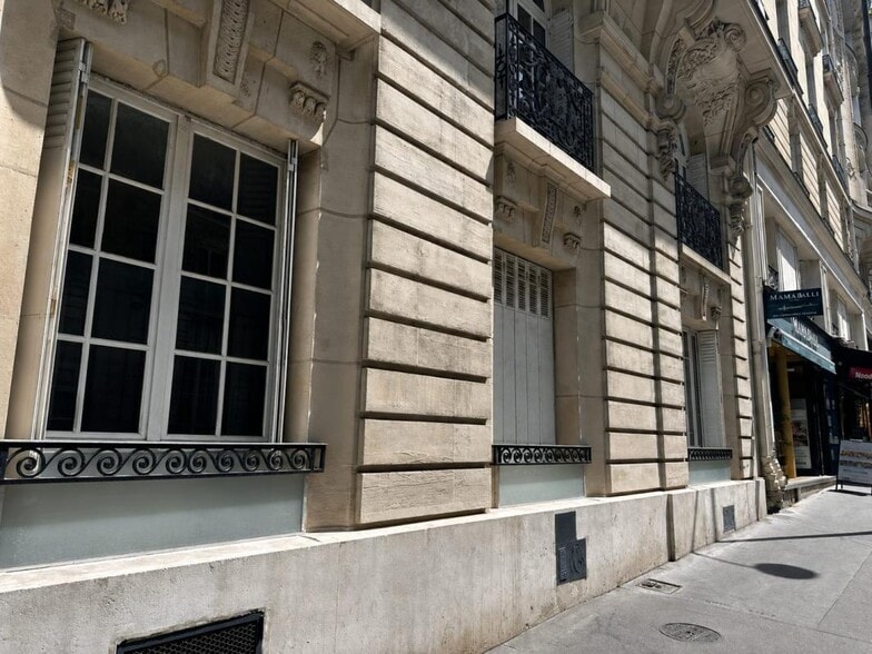 Light Industrial in Paris to rent - Building Photo - Image 2 of 11