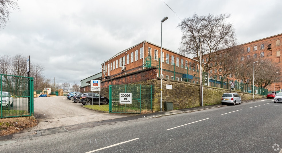 Suthers St, Oldham to rent - Building Photo - Image 3 of 4