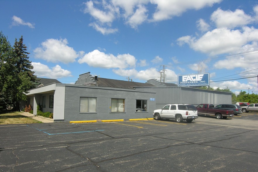 2431 Pontiac Rd, Auburn Hills, MI for sale - Building Photo - Image 2 of 4