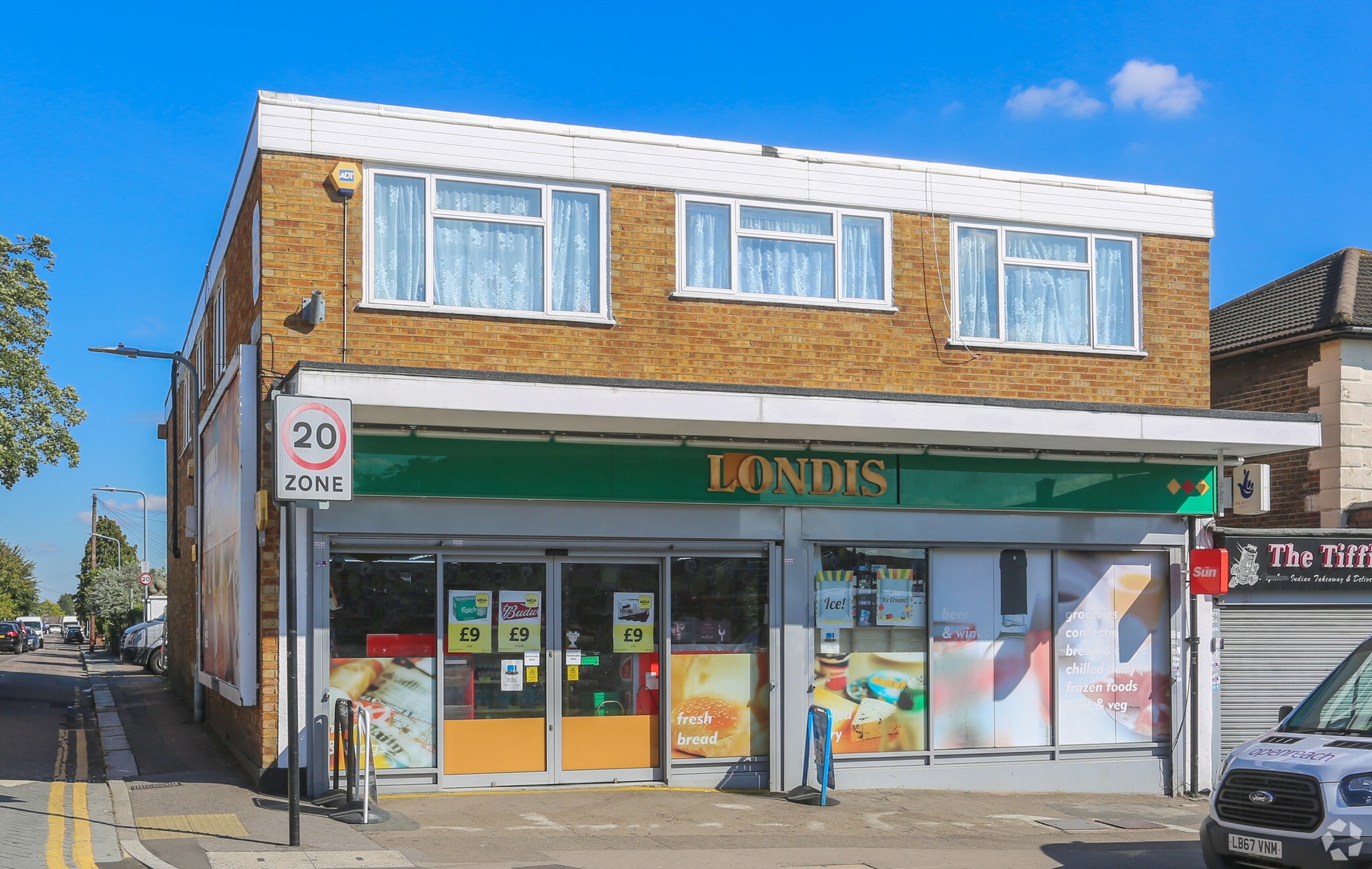130a Snakes Ln, Woodford Green to rent Primary Photo- Image 1 of 3