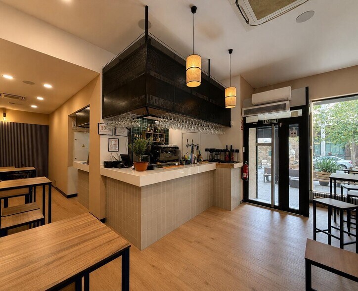 Retail in Madrid, Madrid to rent - Interior Photo - Image 2 of 5