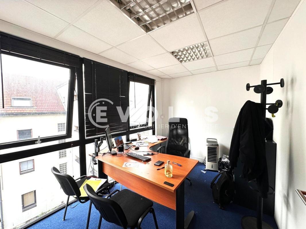 Office in Antony to rent Interior Photo- Image 1 of 7
