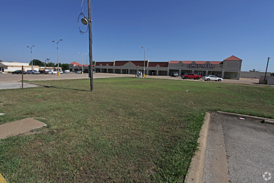 424 E Main St, Crowley, TX for sale - Primary Photo - Image 1 of 2