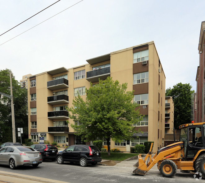 300 St Clair Ave W, Toronto, ON for rent - Building Photo - Image 2 of 18