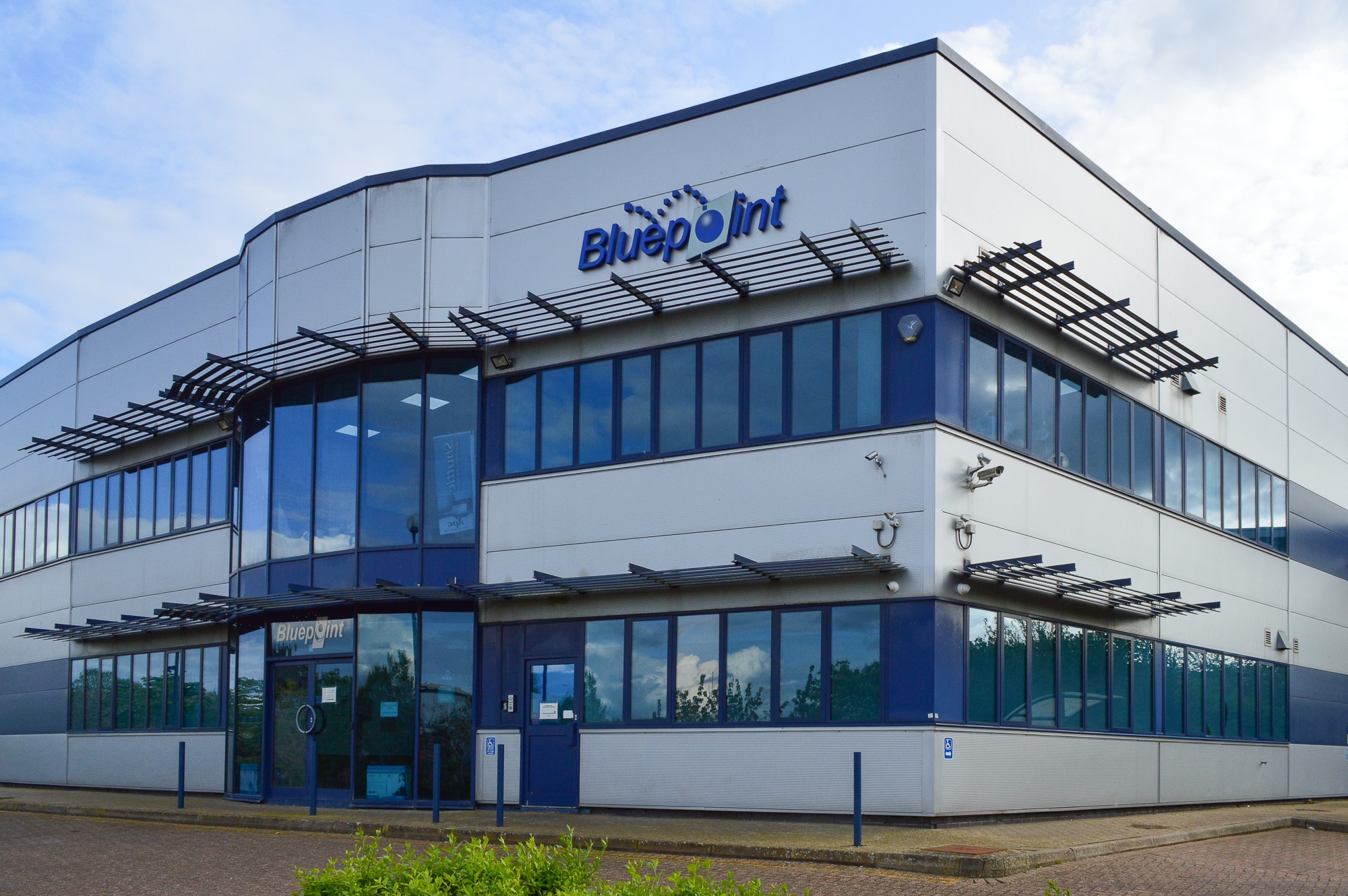Davy Av, Milton Keynes to rent Building Photo- Image 1 of 8