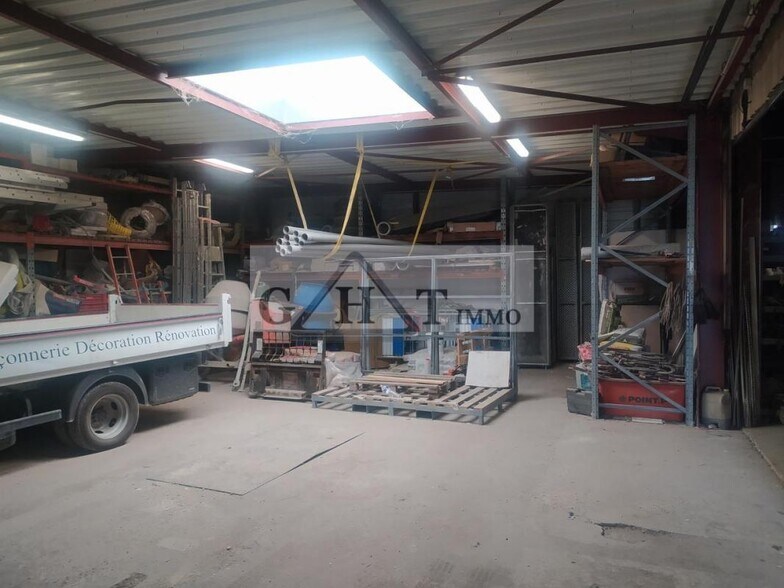 Industrial in Chelles for sale - Interior Photo - Image 2 of 4