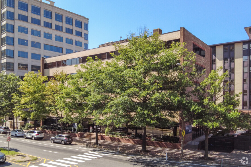 3803 N Fairfax Dr, Arlington, VA for rent - Building Photo - Image 1 of 6