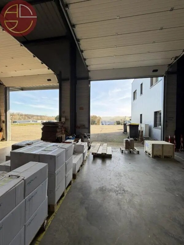 Industrial in Beaupuy to rent Interior Photo- Image 1 of 9