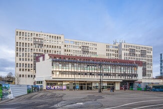 More details for 1 Place Charles De Gaulle, Montigny-le-Bretonneux - Office for Sale