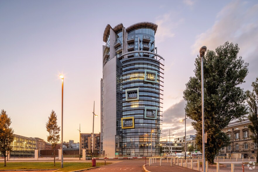 47-49 Queens Sq, Belfast for sale - Building Photo - Image 1 of 1