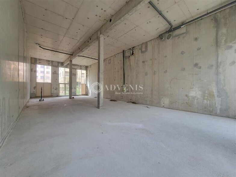4 24 Rue Maya Angelou, Saint-Ouen-sur-Seine to rent - Interior Photo - Image 2 of 5