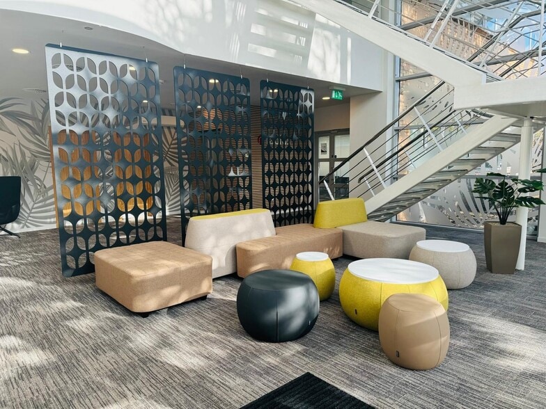 1 Finch Way, Bellshill to rent - Interior Photo - Image 2 of 10