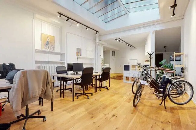 Location Bureaux 165 m²