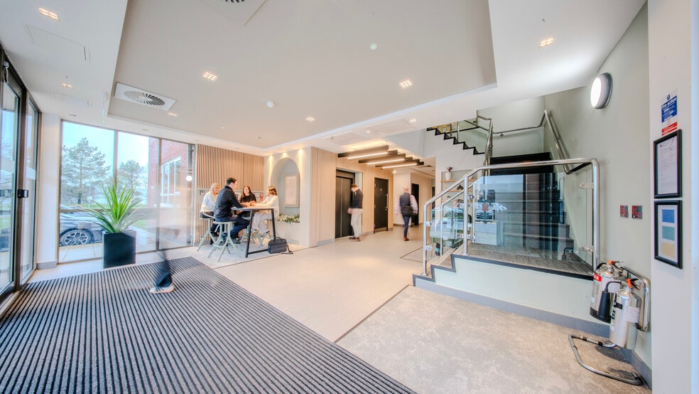 Aspinall Close, Bolton to rent - Building Photo - Image 3 of 12