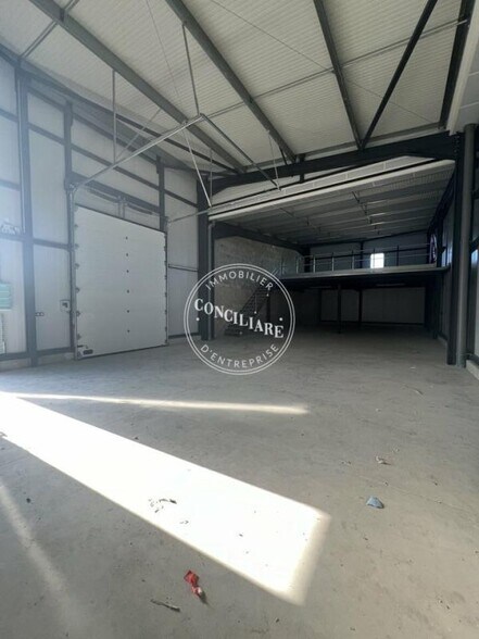 Industrial in Deyme for sale - Interior Photo - Image 2 of 5
