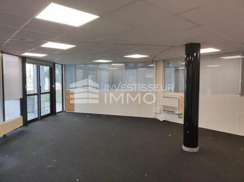 Office in Villiers-sur-Marne to rent - Interior Photo - Image 2 of 3