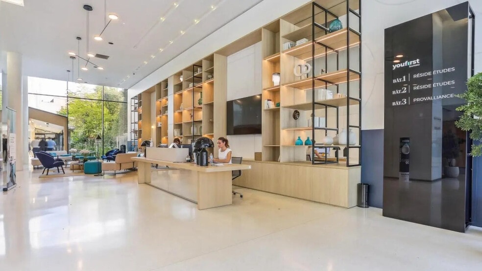 96-104 avenue Charles de Gaulle, Neuilly-sur-Seine to rent - Building Photo - Image 2 of 19