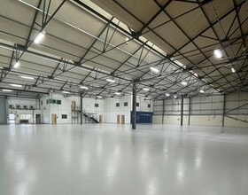 Ampress Ln, Lymington to rent Interior Photo- Image 1 of 3