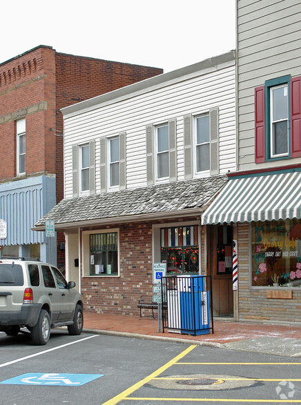 153 Park Ave, Amherst, OH for sale - Primary Photo - Image 1 of 2