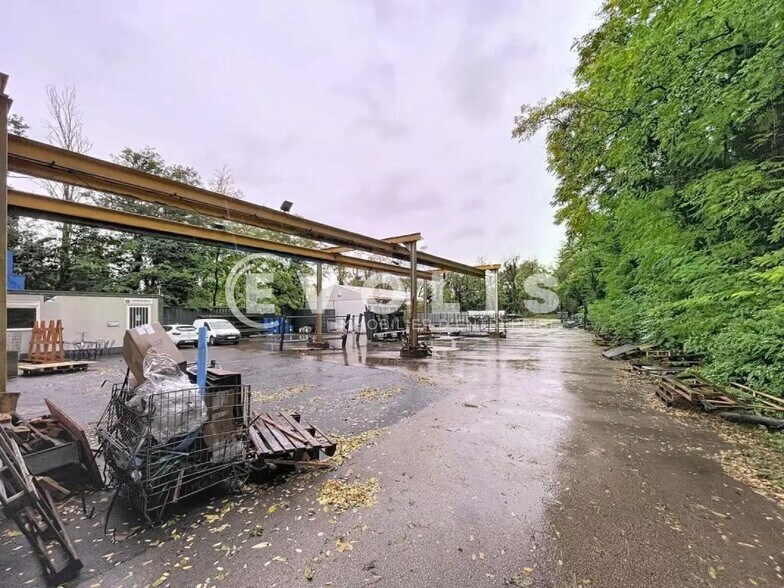 Industrial in Neuville-sur-Saône to rent - Building Photo - Image 2 of 9