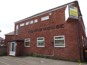 Lilac Grv, Beeston to rent Building Photo- Image 2 of 16