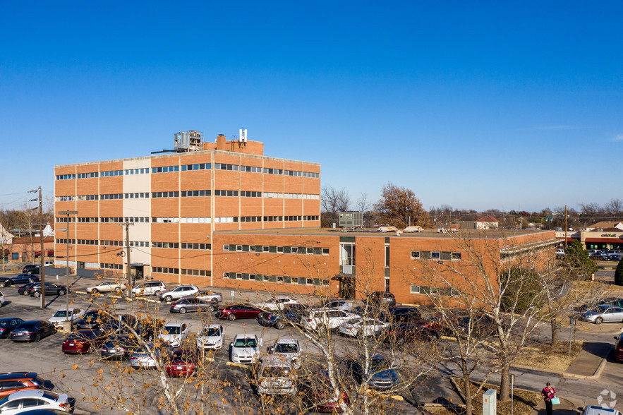 2901-2915 N Classen Blvd, Oklahoma City, OK for rent - Building Photo - Image 3 of 10