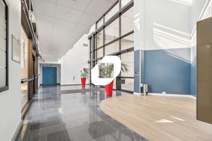 Office in Lognes to rent - Lobby - Image 3 of 8