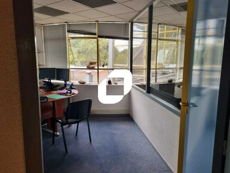 Office in Mérignac to rent - Interior Photo - Image 2 of 22