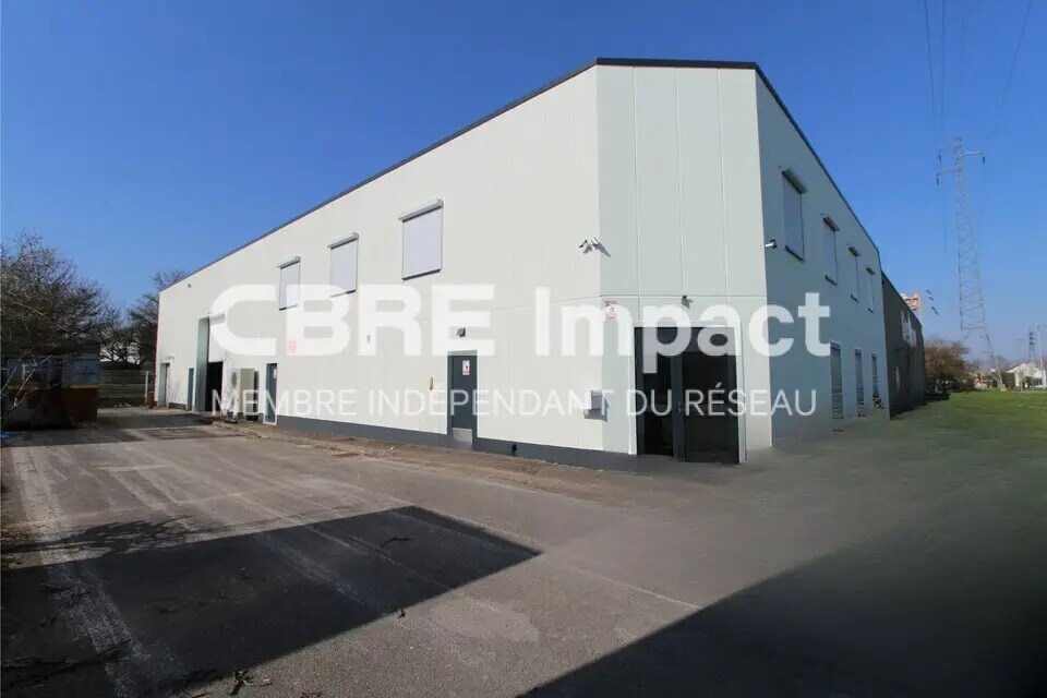 Location Local d'activités 810 m² - Photo 1