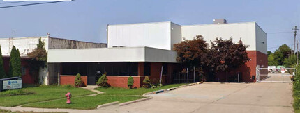 21260 W 8 Mile Rd, Southfield, MI for rent Building Photo- Image 1 of 3