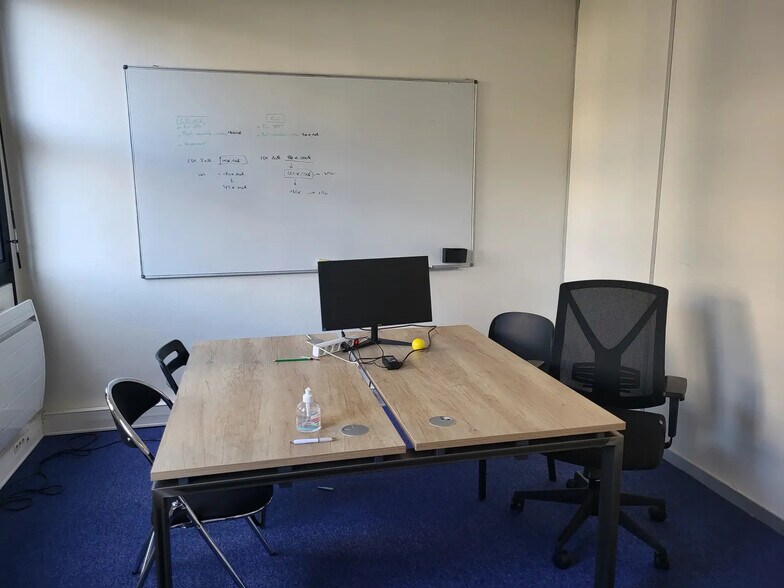 6 Rue Bisson, Nantes to rent - Interior Photo - Image 2 of 4