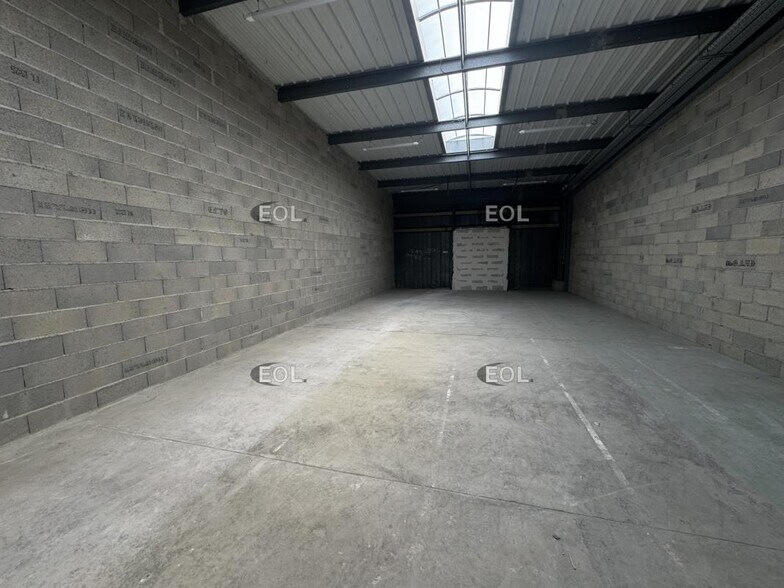 Light Industrial in Sainte-Geneviève-des-Bois to rent - Interior Photo - Image 1 of 3