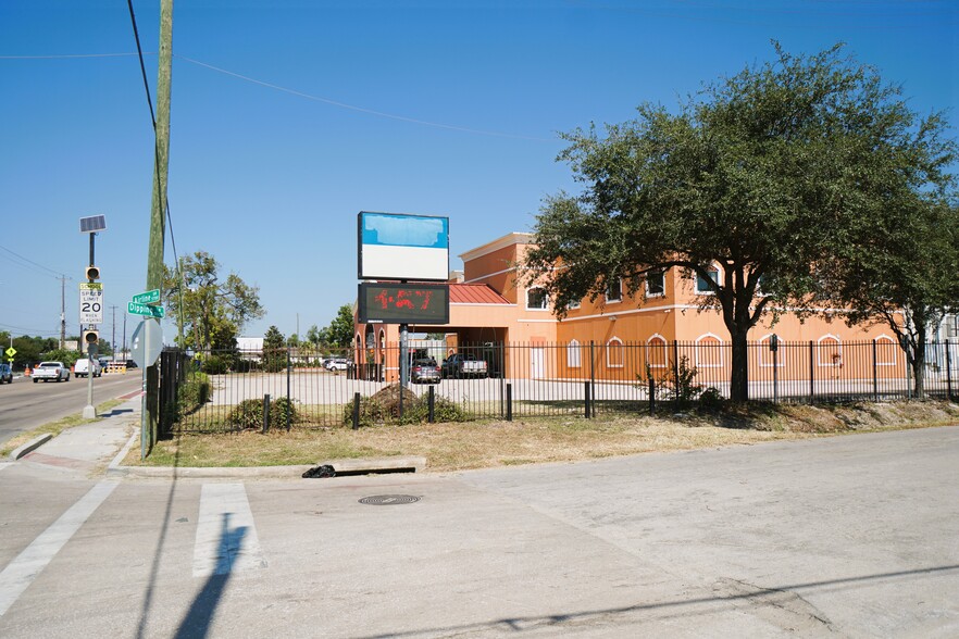 5800 Airline Dr, Houston, TX for rent - Building Photo - Image 3 of 10