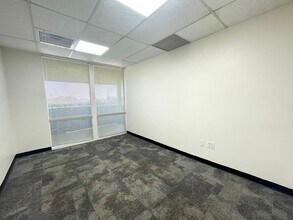 222 N Mountain Ave, Upland, CA to rent Interior Photo- Image 2 of 10