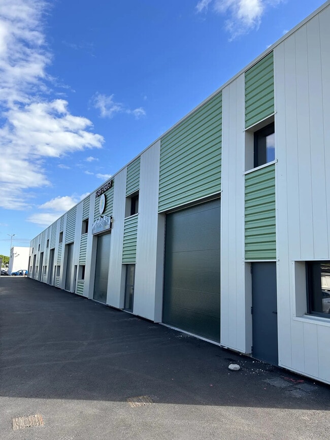 Vente Local d'activités 189 m² à 925 m²
