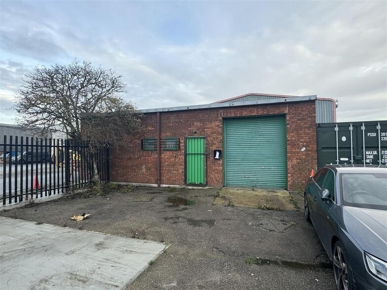 New Rd, Sheerness to rent - Building Photo - Image 2 of 14