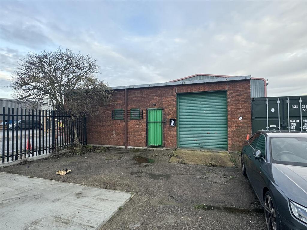 New Rd, Sheerness to rent Building Photo- Image 1 of 7