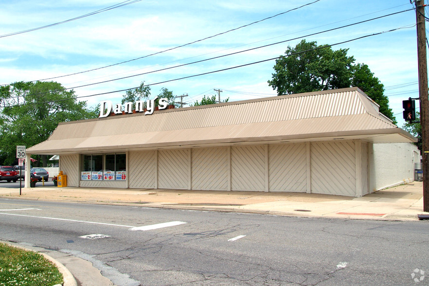 1004 W Elm Ave, Monroe, MI for sale - Building Photo - Image 2 of 4