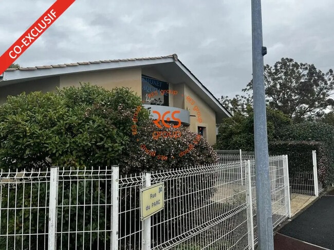 Location Bureaux 301 m²