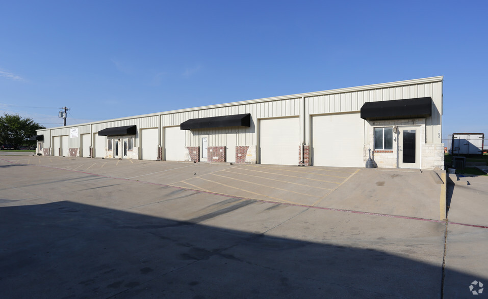 400 Industrial Blvd, Mansfield, TX for rent - Building Photo - Image 2 of 2