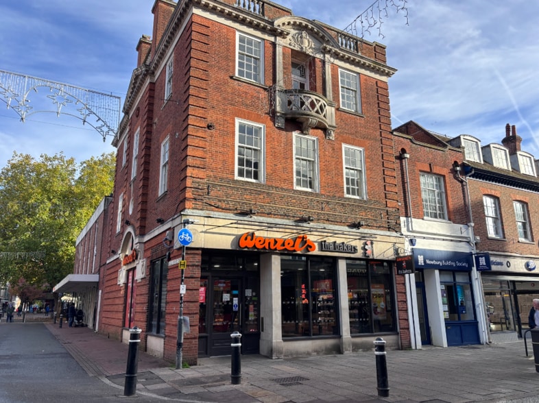 141-142 High St, Winchester to rent - Primary Photo - Image 1 of 3