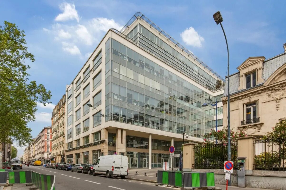 Office in Clichy to rent Building Photo- Image 1 of 7