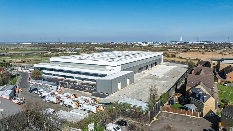Orbital E, Dartford to rent - Building Photo - Image 1 of 22