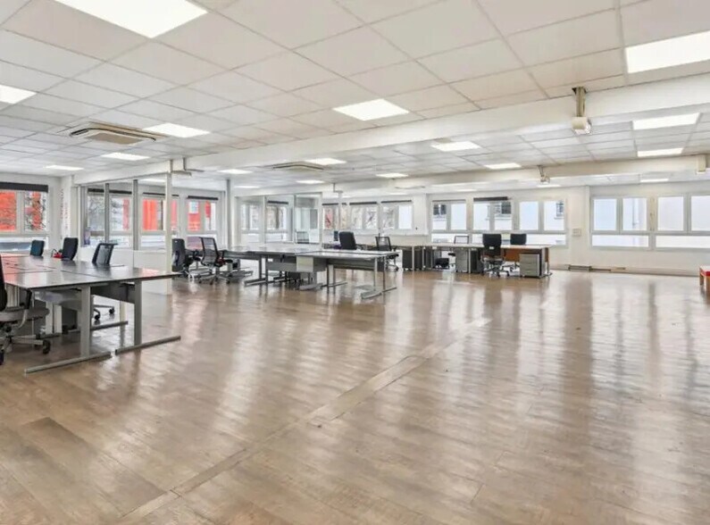 Office in Saint-Ouen-sur-Seine to rent - Building Photo - Image 3 of 11